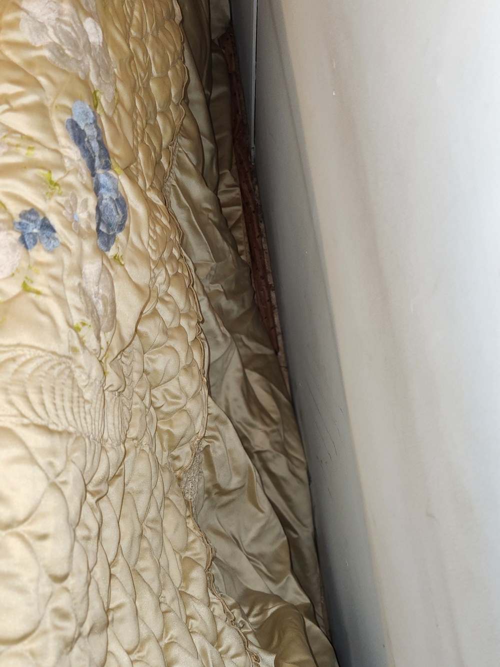 Vintage Quilted Bedspread Raised Floral Candlewick Embroidery  Yellow Base  Full - Picture 11 of 11